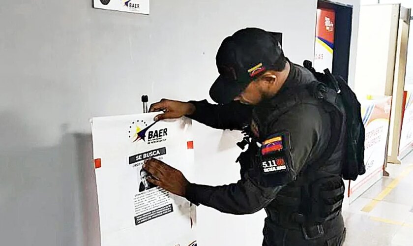 El chavismo despliega fuerzas especiales y empapela Venezuela con carteles de 'Se busca' con la foto de Edmundo González