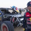 El desierto le da la espalda a Carlos Sainz