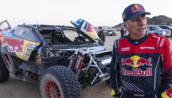 El desierto le da la espalda a Carlos Sainz