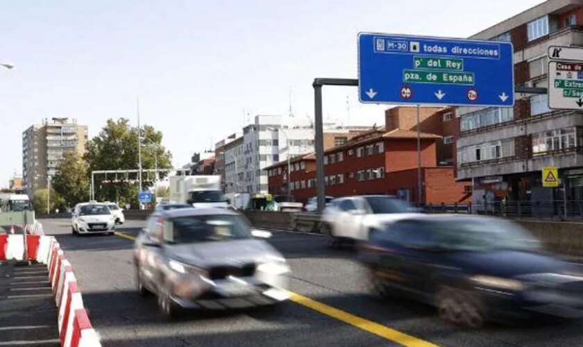 El ministro Puente no cede la gratuidad de la R-5 durante las obras de la A-5: solo no pagarán los buses