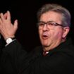 En 2025, Jean-Luc Mélenchon fait le pari de faire plier Emmanuel Macron