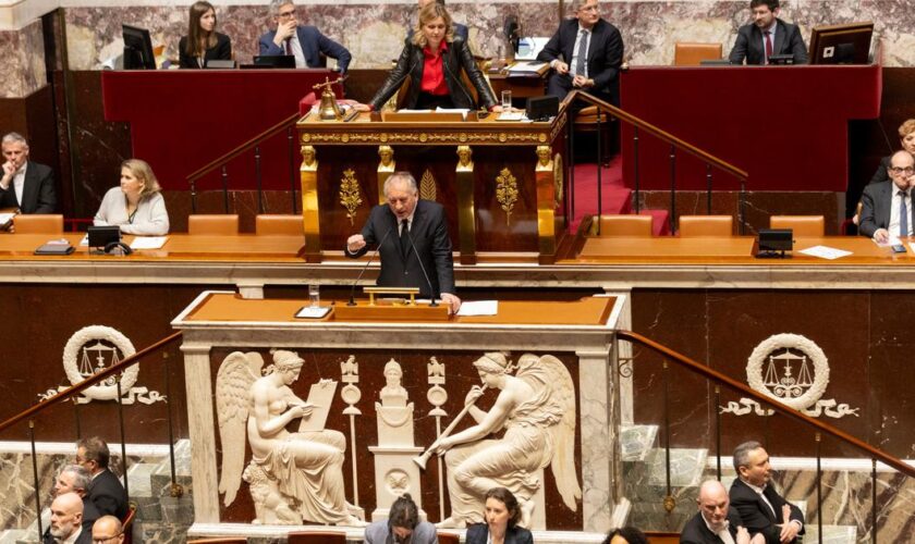 En quête de «stabilité», François Bayrou multiplie les gages aux oppositions à l’Assemblée