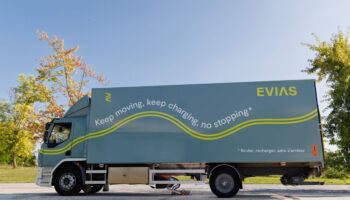 « En roulant  1 km, on gagne 5 km d’autonomie » : un mode de recharge électrique des poids lourds sur la route testé à Troyes