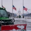 États-Unis : une tempête de neige fait au moins sept morts, 350 000 foyers sans électricité, des milliers de vols annulés ou retardés