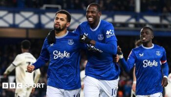 Everton players celebrate