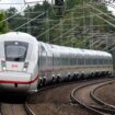 Der Sturm hat auch Auswirkungen auf die ICE-Strecke Berlin-Hamburg. (Symbolbild) Foto: Soeren Stache/dpa