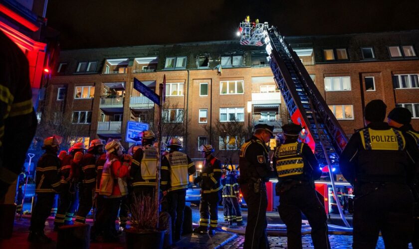 Bei dem Brand wurden mehrere Menschen verletzt - teils schwer. Foto: Jonas Walzberg/dpa