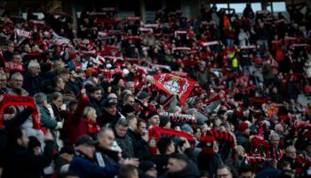 Vor dem Spiel gegen Mainz gab es ein Pfeifkonzert vieler Fans von Bayer Leverkusen. Foto: Fabian Strauch/dpa