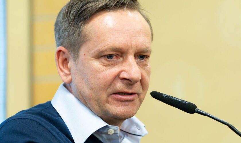 Union-Manager Horst Heldt äußert sich zur umstrittenen Entscheidung des DFB-Sportgerichts. Foto: Soeren Stache/dpa