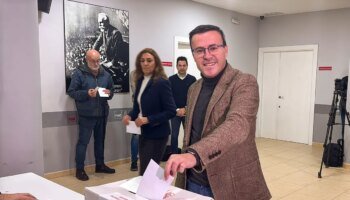 Gallardo refuerza su liderazgo en el PSOE de Extremadura con el 62% de los votos de los militantes en las primarias