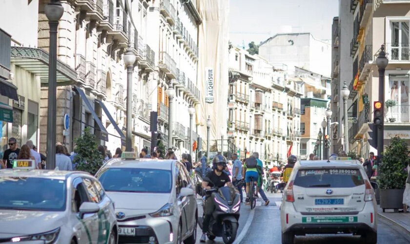 Granada y sus medidas en la Zona de Bajas Emisiones: entre las buenas intenciones y las dudas sobre su eficacia