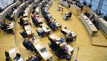 Im Landtag von Sachsen-Anhalt wird derzeit intensiv über den Haushalt diskutiert. (Archivbild) Foto: Klaus-Dietmar Gabbert/dpa