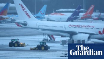 Heavy snow disrupts travel in England and Wales as airports close runways