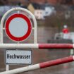 In Trier ist die Mosel über die Ufer getreten. (Symbolbild) Foto: Harald Tittel/dpa