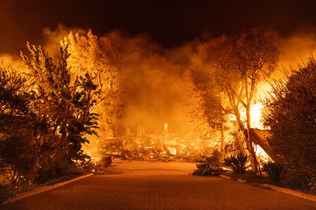 Hollywood sign fire: Horror as AI image of landmark alight in 'apocalyptic' wildfires goes viral