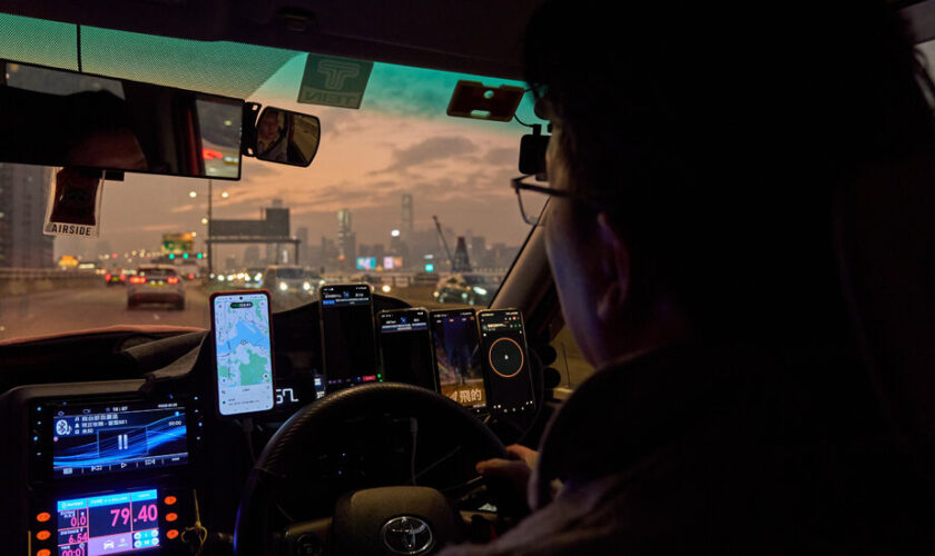 Hong Kong’s Cabbies, Long Scorned and Frustrated, Face the End of an Era