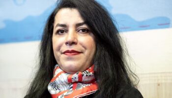 Iran : l'artiste Marjane Satrapi refuse la Légion d'honneur pour protester contre l'"hypocrisie" de la France