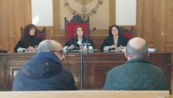 Juzgado un hombre de 75 años por atentar contra un alcalde y un concejal en 2019: «¡Qué a gusto si lo hubiera matado!»