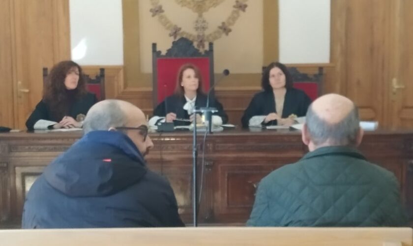 Juzgado un hombre de 75 años por atentar contra un alcalde y un concejal en 2019: «¡Qué a gusto si lo hubiera matado!»