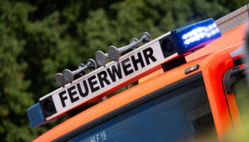 Die Feuerwehr war am Freitag bei einem Brand in einer Seniorenwohnanlage im Einsatz. (Symbolbild) Foto: Marijan Murat/dpa