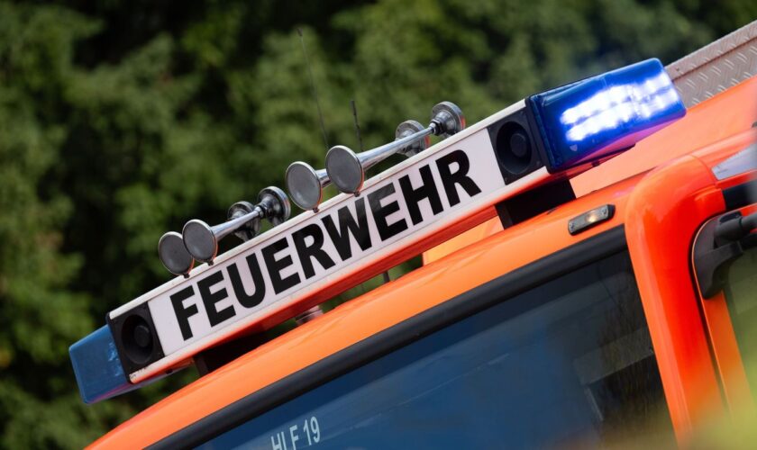 Die Feuerwehr war am Freitag bei einem Brand in einer Seniorenwohnanlage im Einsatz. (Symbolbild) Foto: Marijan Murat/dpa