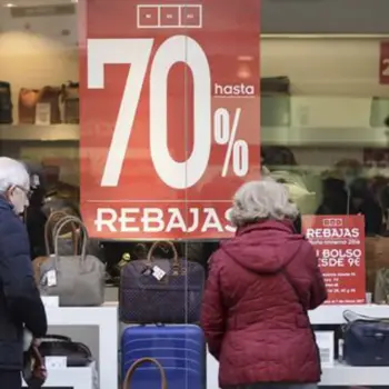 La Policía Nacional advierte sobre qué no pueden hacer las tiendas durante las rebajas de enero: «Tus derechos...»