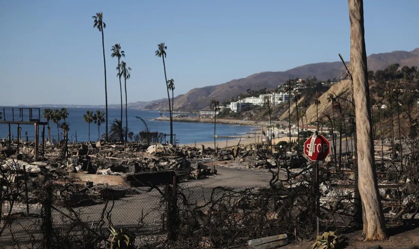 La cifra de muertos en Los Angeles asciende a 24 entre el temor a más vientos