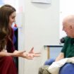 La emotiva visita de Kate Middleton al hospital en el que trató su cáncer hace un año: «Ojalá pudiera ayudar más»