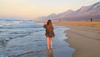 La playa salvaje a 45 minutos del asfalto donde no hay invierno