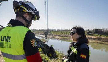 La 'unidad política' en la dana: todos imponen la clandestinidad en sus visitas... y Sánchez ni acude