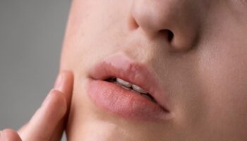 Labios cortados por el frío: cómo aliviar, hidratar y prevenir las grietas