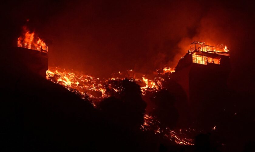 Le lien entre les changements climatiques et les incendies établi par l'étude de glace de l'Antarctique