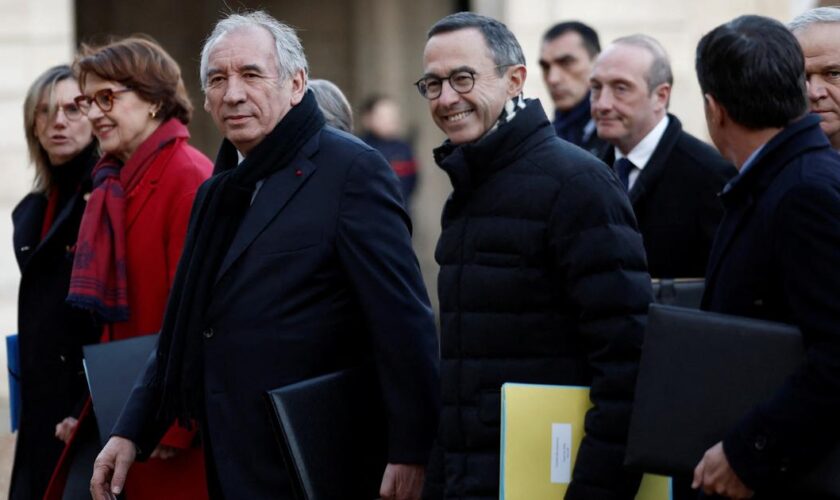 Les concessions de François Bayrou à la gauche placent les ministres LR en position inconfortable