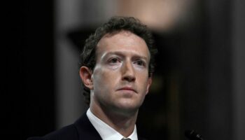 Les réseaux sociaux doivent respecter les règles, insiste une responsable de l’UE après des tacles de Zuckerberg