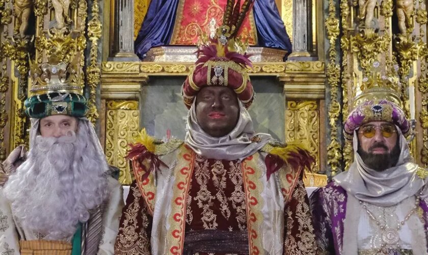 Los Reyes Magos visitan por primera vez a los niños del Centro de Estimulación del Buen Fin