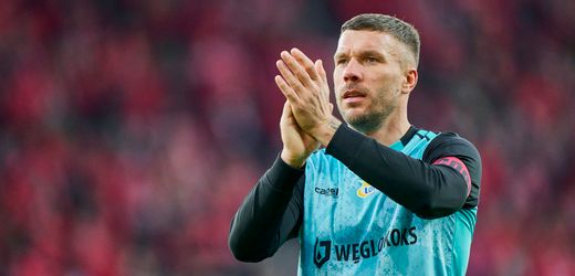 Lukas Podolski bei Górnik Zabrze: Ex-Nationalspieler grätscht Gegner mit offener Sohle um – brutales Foul