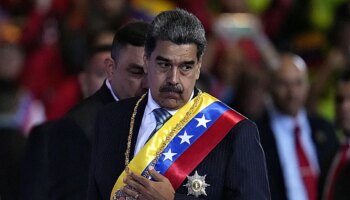 Maduro se hace un traje a la medida con la Constitución