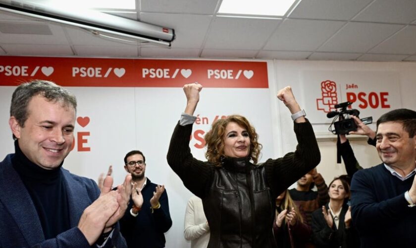 María Jesús Montero tira de tópicos en su campaña  para dirigir el PSOE andaluz: «La izquierda es alegría» y la derecha, «conservadora»