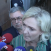 Marine Le Pen en visite à Mayotte pour mettre la pression sur le gouvernement