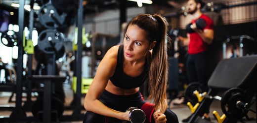 Mehr Kraft und Bewegung: So gelingt der Start im Fitnessstudio