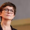 SPD-Chefin Saskia Esken guckt streng in die Kamera