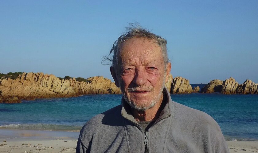 Muere Mauro Morandi, el 'Robinson Crusoe italiano' que vivió solo en la isla de Budelli durante 32 años