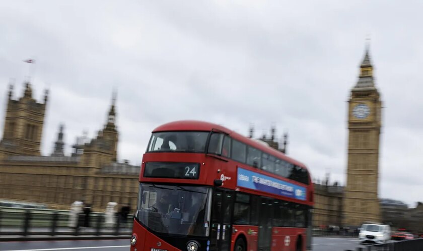 Muere apuñalado un niño de 14 años en un autobús de Londres