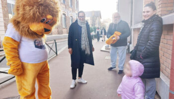 Municipales partielles à Villeneuve-Saint-Georges : pourquoi un lion se balade à la sortie des écoles