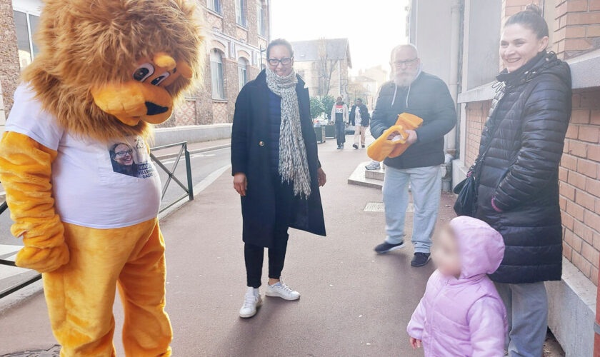 Municipales partielles à Villeneuve-Saint-Georges : pourquoi un lion se balade à la sortie des écoles