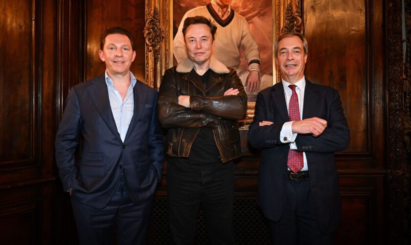 Musk (Mitte) und Farage (rechts) hatten sich erst im Dezember in Florida getroffen. Links der Schatzmeister von Reform UK, Nick