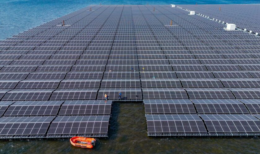 Für einen möglichen Einsatz von schwimmenden Photovoltaik-Anlagen auf der Nordsee ist laut Experten noch Forschung nötig. (Archi