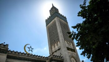 «Oh Allah, préserve la France» : la Grande mosquée de Paris introduit une invocation pour la France après le prêche du vendredi