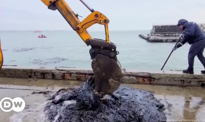 Oil spill from Russian 'shadow fleet' reaches Crimean shore