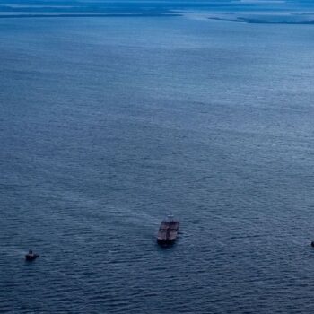 Nun muss entschieden werden, wann und wo der Tanker repariert wird. (Archivbild) Foto: Stefan Sauer/dpa